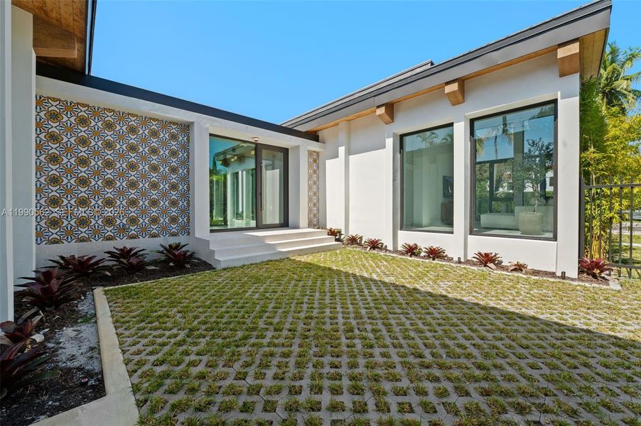 Exterior details and patio area of a home in , Coral Gables (Image 27).