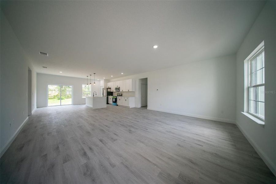 Spacious, unfurnished interior of a new home in , Ocala (Image 15).