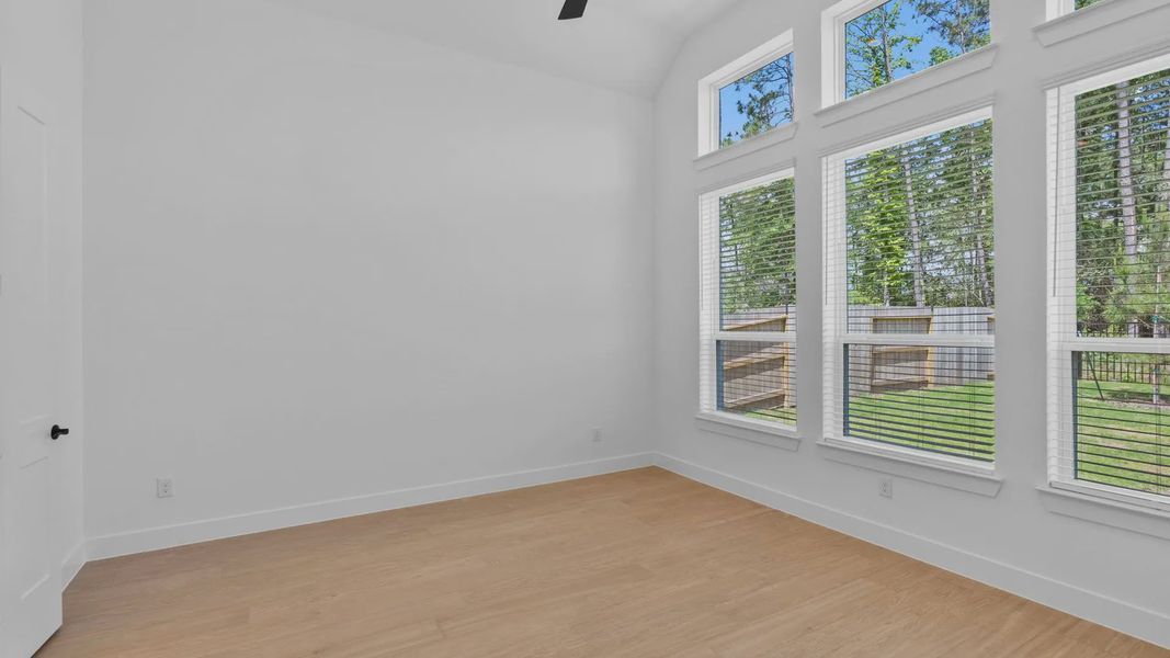 Spacious, unfurnished interior of a new home in Evergreen 60s, Conroe (Image 28).
