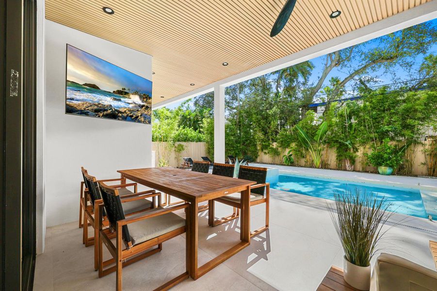 Exterior details and patio area of a home in , Fort Lauderdale (Image 30).