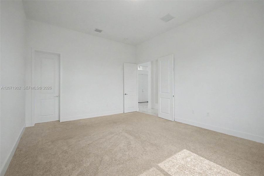 Spacious, unfurnished interior of a new home in , Davie (Image 22).