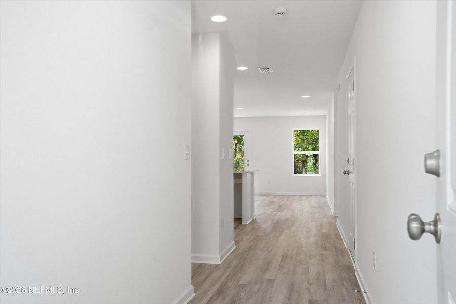 Spacious, unfurnished interior of a new home in , Jacksonville (Image 20).