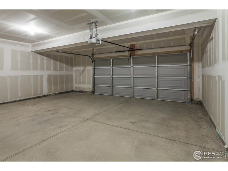 Spacious, unfurnished interior of a new home in , Timnath (Image 30).