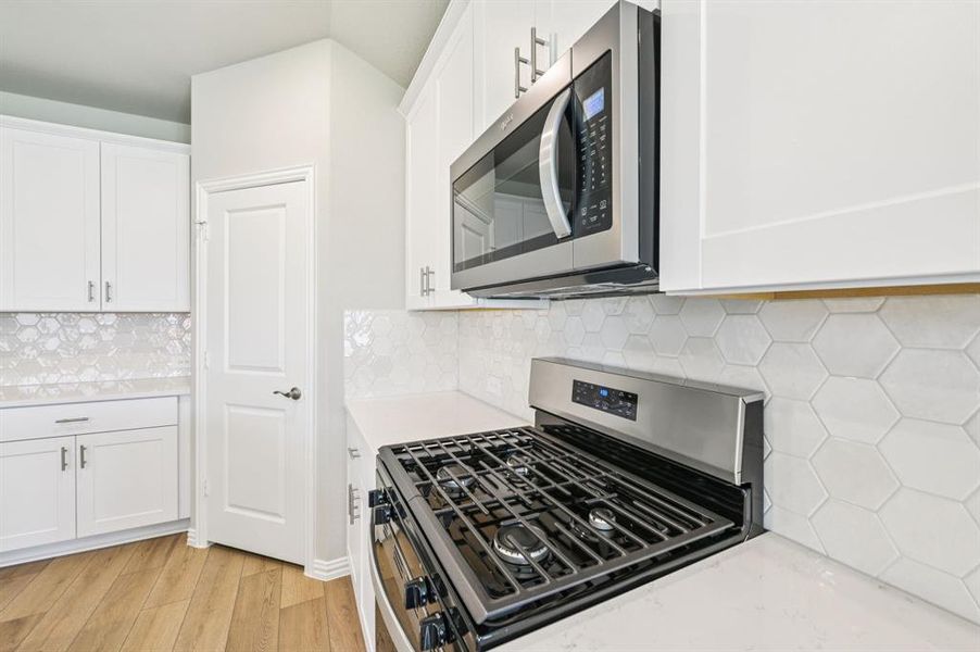 Photo is not of the actual home, but is an inspirational photo of builder’s model home and may depict options, furnishings, and/or decorator features that are not included. Photo is not of the actual home, but is an inspirational photo of builder’s model home and may depict options, furnishings, and/or decorator features that are not included.