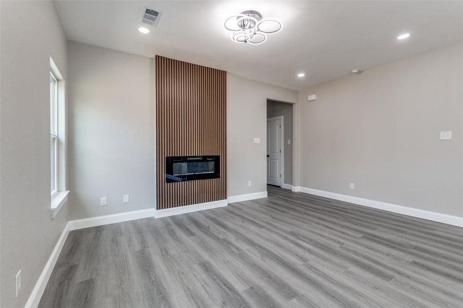 Spacious, unfurnished interior of a new home in , Dallas (Image 12).