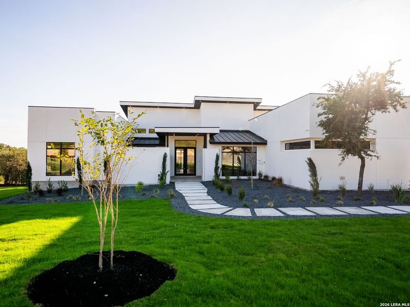Exterior details and patio area of a home in , San Antonio (Image 4).