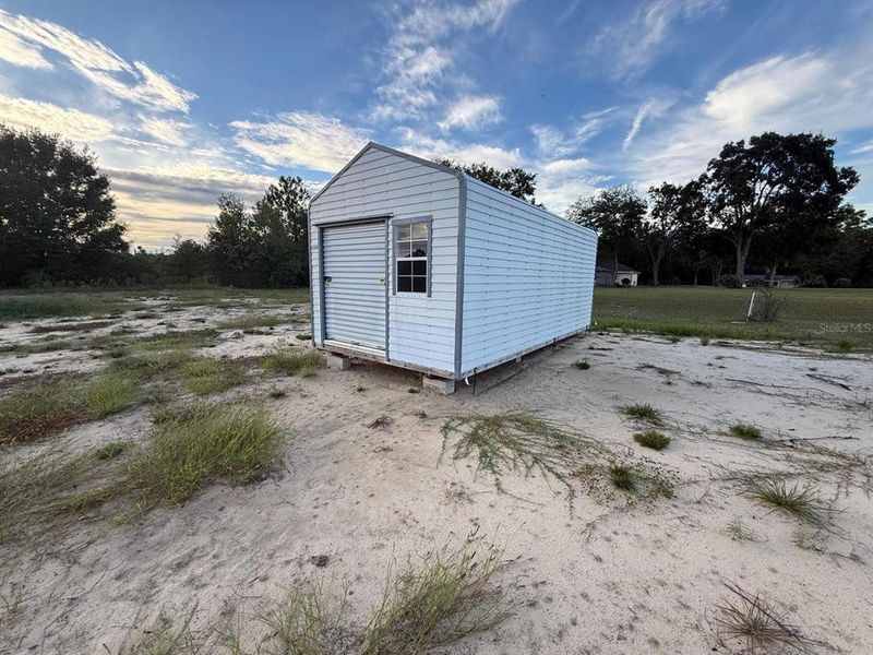 Exterior details and patio area of a home in , Dunnellon (Image 21). Exterior details and patio area of a home in , Dunnellon (Image 21).
