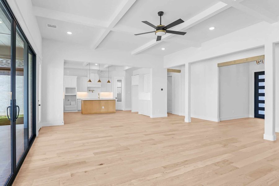 Representative unfurnished interior of a home built from the The Thorntree by Lillian Custom Homes in Bison Meadow, Waxahachie (Image 20).