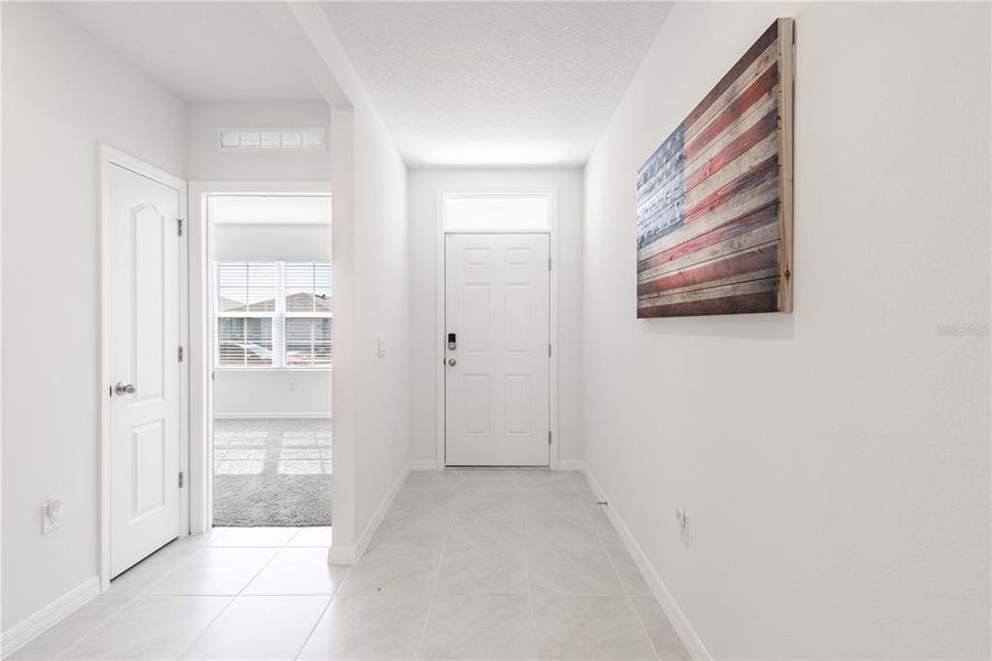 Spacious, unfurnished interior of a new home in Magnolia Pointe, Umatilla (Image 24).