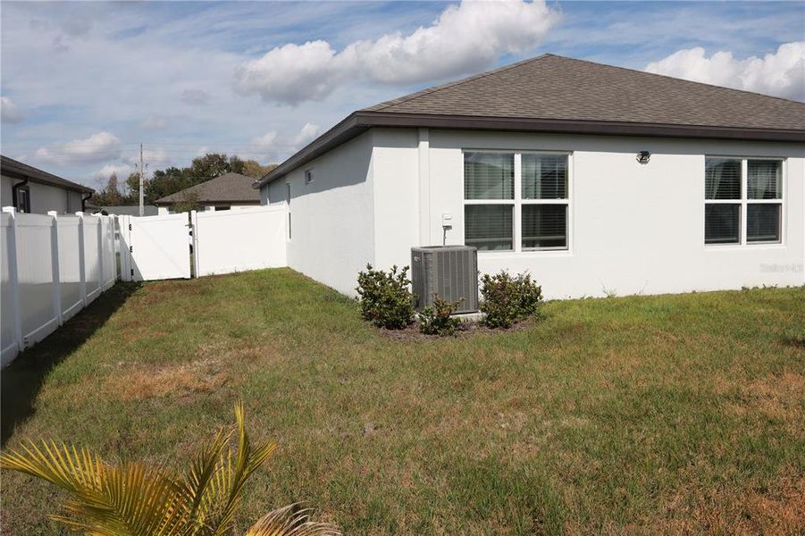 Exterior details and patio area of a home in , Winter Haven (Image 20).