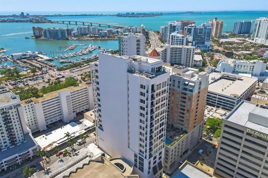 Condo located in Sarasota, FL showcasing its design and architecture (Image 3). Condo located in Sarasota, FL showcasing its design and architecture (Image 3).