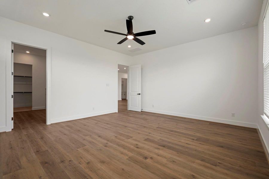 Spacious, unfurnished interior of a new home in Hallimore Ranch, Rosenberg (Image 17). Spacious, unfurnished interior of a new home in Hallimore Ranch, Rosenberg (Image 17).