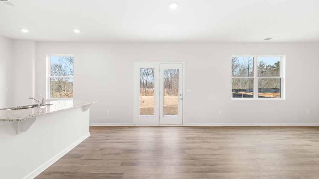 Spacious, unfurnished interior of a new home in Oakleigh Glen, Dallas (Image 16).