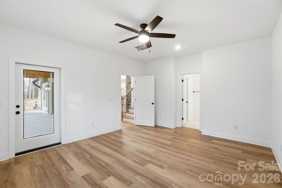 Spacious, unfurnished interior of a new home in , Crouse (Image 23).
