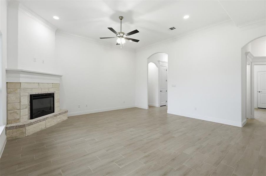 Spacious, unfurnished interior of a new home in , Tolar (Image 23).