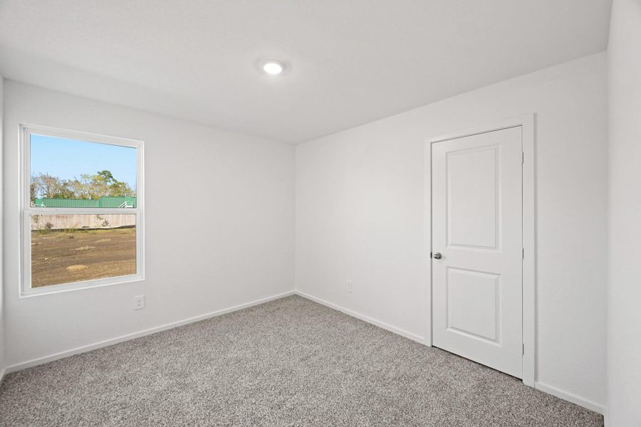 Spacious, unfurnished interior of a new home in Lexington Heights, Willis (Image 18).