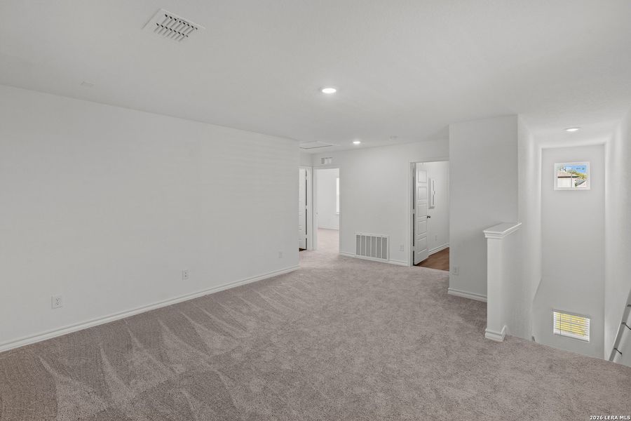 Spacious, unfurnished interior of a new home in Davis Ranch, San Antonio (Image 21).