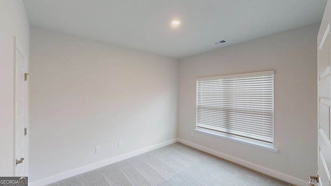 Spacious, unfurnished interior of a new home in Holliday Pass, Griffin (Image 10).