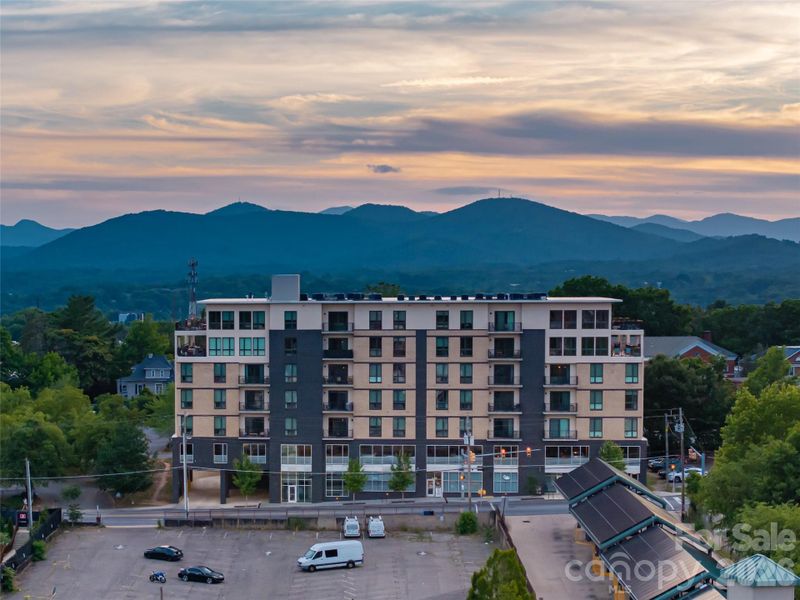 Condo located in Asheville, NC showcasing its design and architecture (Image 34). Condo located in Asheville, NC showcasing its design and architecture (Image 34).