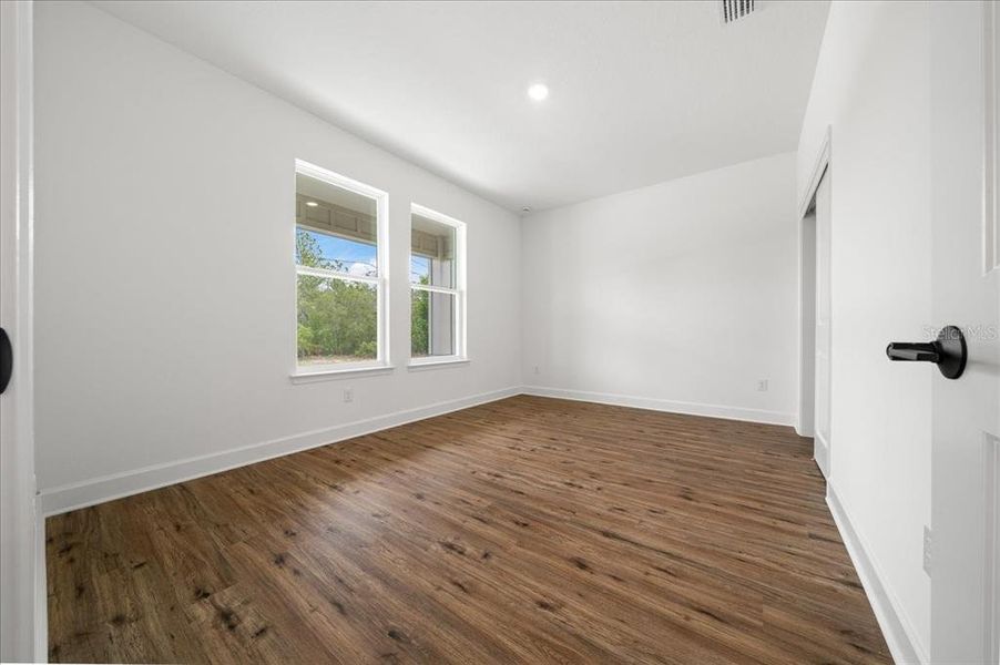 Spacious, unfurnished interior of a new home in , Weeki Wachee (Image 44).