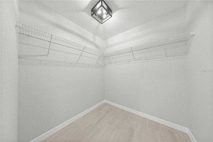 Spacious, unfurnished interior of a new home in , Dunnellon (Image 25).