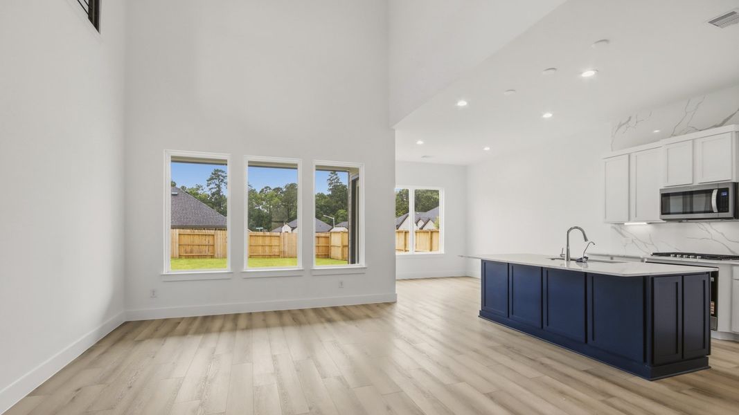 Spacious, unfurnished interior of a new home in Hills of Westlake, Conroe (Image 12).