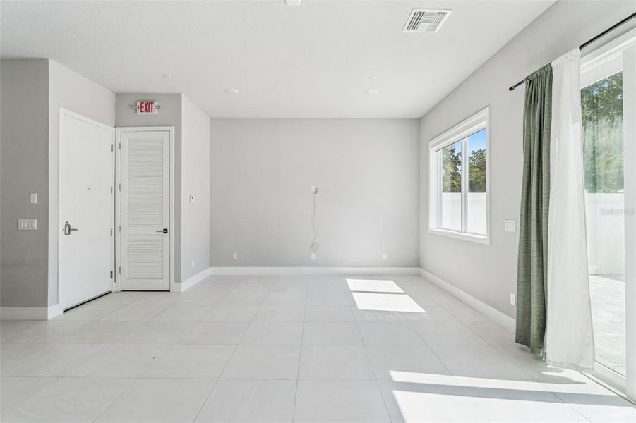 Spacious, unfurnished interior of a new home in , Kissimmee (Image 19).