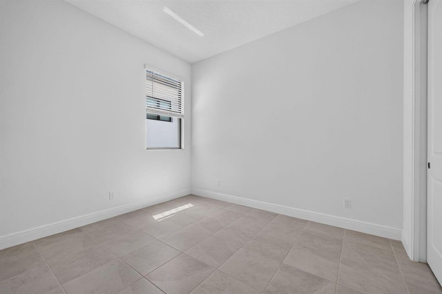 Guest Bedroom (1)