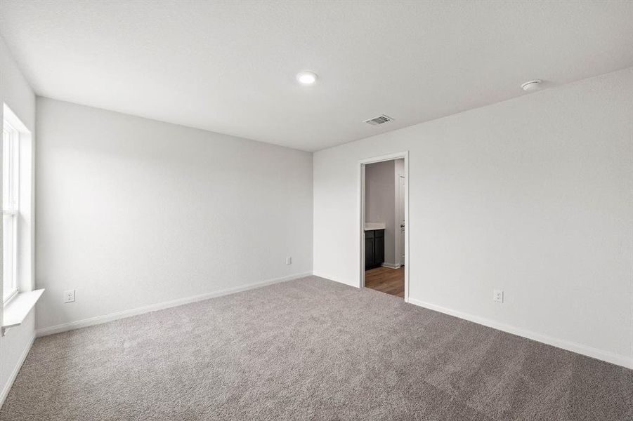 Spacious, unfurnished interior of a new home in Retreat at Fossil Creek, Fort Worth (Image 8).
