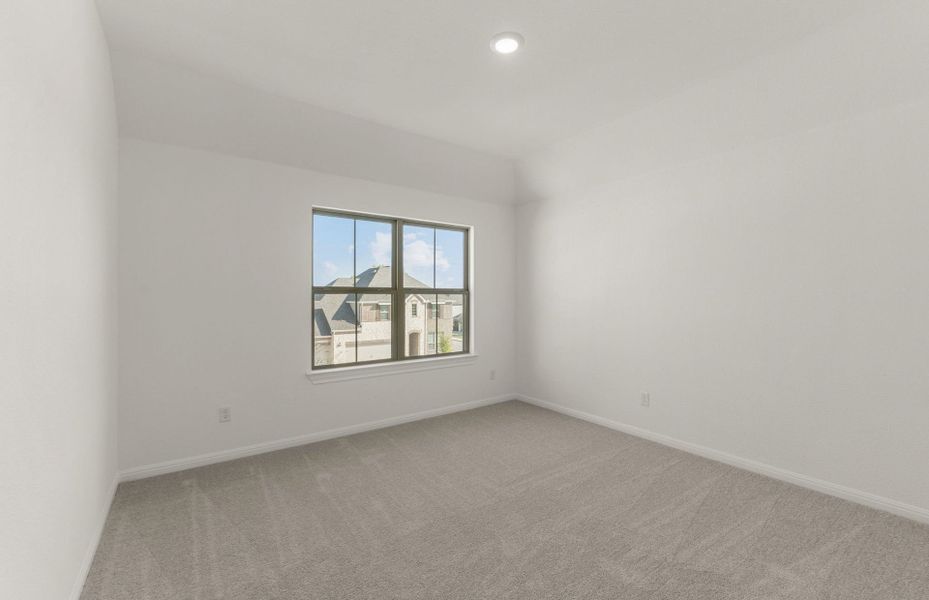 Spacious, unfurnished interior of a new home in Crescent Bluff, Georgetown (Image 32).