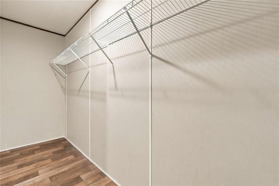 Spacious, unfurnished interior of a new home in , Jasper (Image 30).