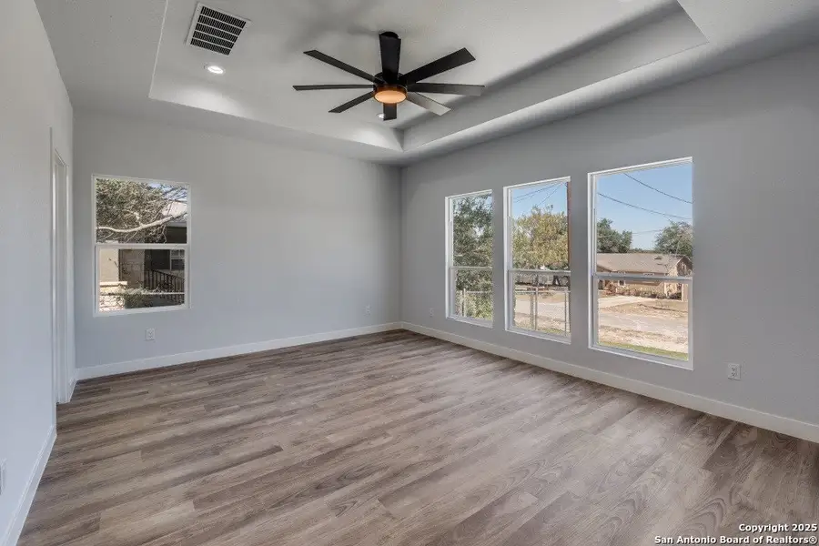 Spacious, unfurnished interior of a new home in , Canyon Lake (Image 7). Spacious, unfurnished interior of a new home in , Canyon Lake (Image 7).