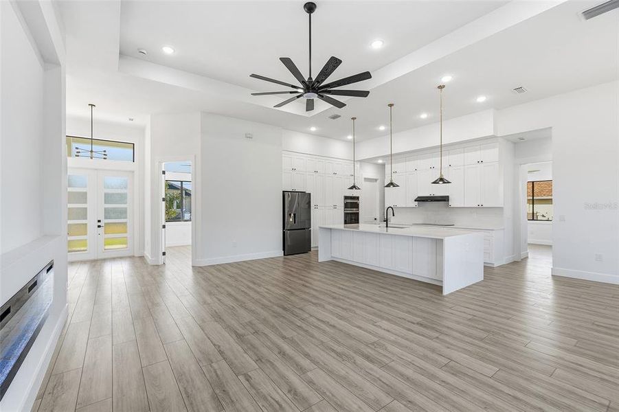 Spacious, unfurnished interior of a new home in , Rotonda West (Image 24).