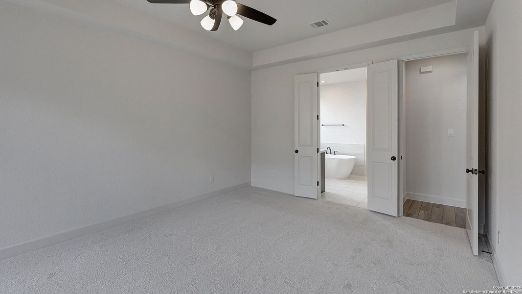 Spacious, unfurnished interior of a new home in Ranches At Creekside 55', Boerne (Image 24).