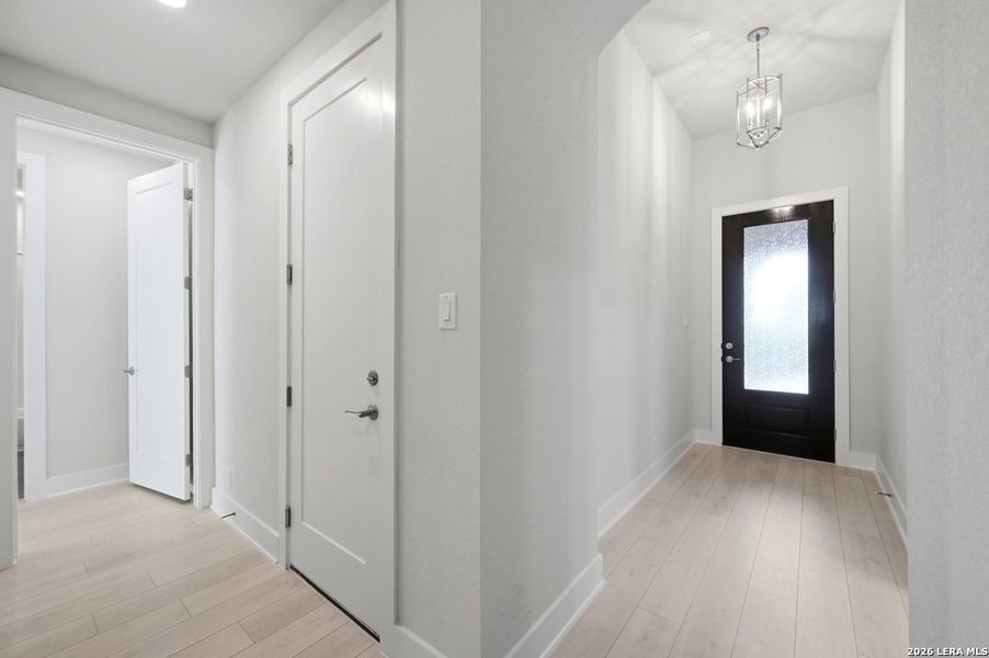Spacious, unfurnished interior of a new home in Weston Oaks, San Antonio (Image 18).