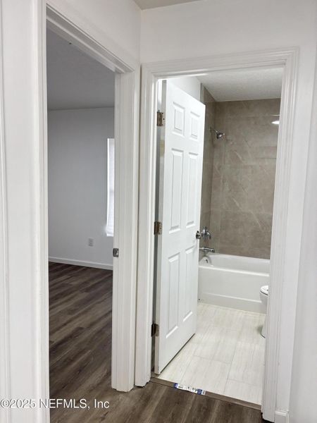 Spacious, unfurnished interior of a new home in , Jacksonville (Image 24).