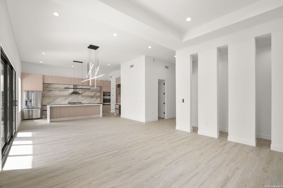 Spacious, unfurnished interior of a new home in , El Paso (Image 37).