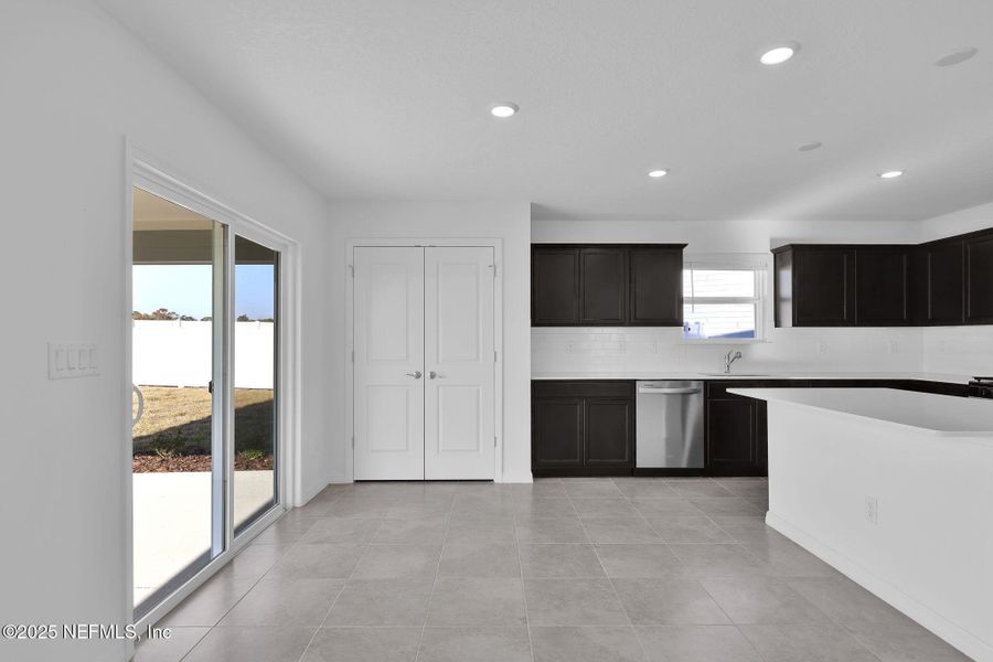 Spacious, unfurnished interior of a new home in Wells Landing, Jacksonville (Image 25).