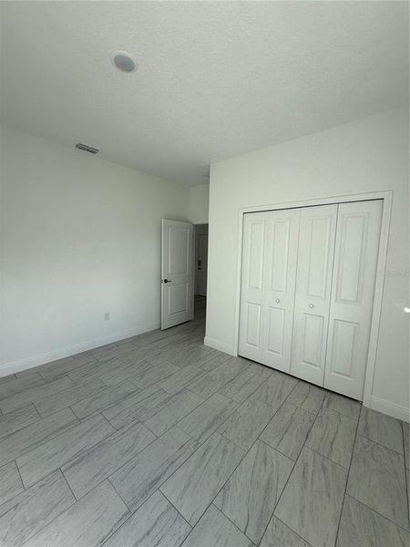 Spacious, unfurnished interior of a new home in , Citrus Springs (Image 8).