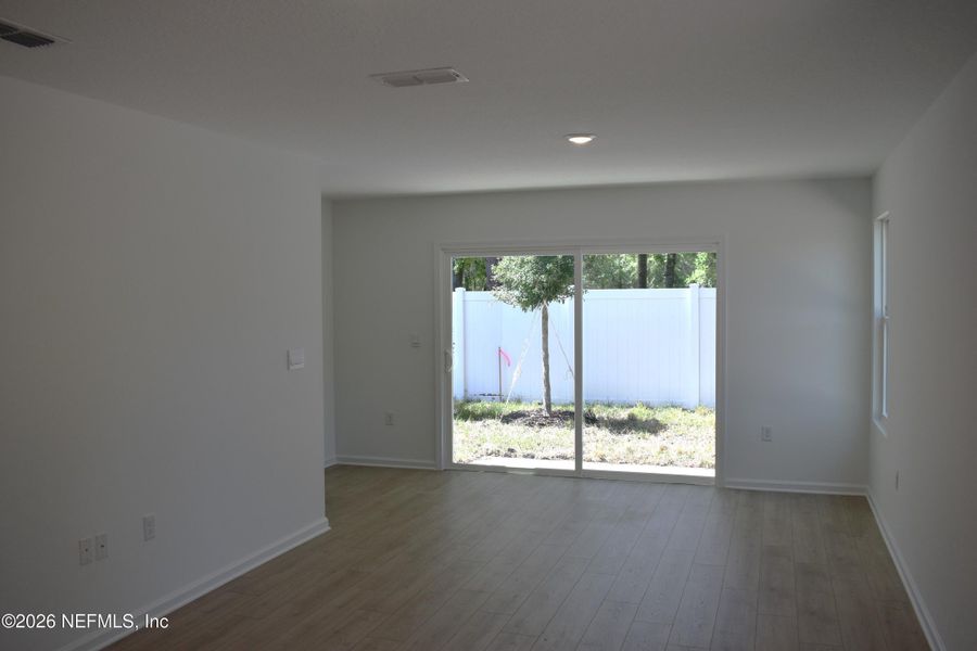 Spacious, unfurnished interior of a new home in Irongate Villas, Jacksonville (Image 26).