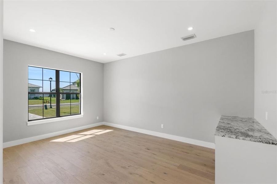 Spacious, unfurnished interior of a new home in , Palmetto (Image 24).