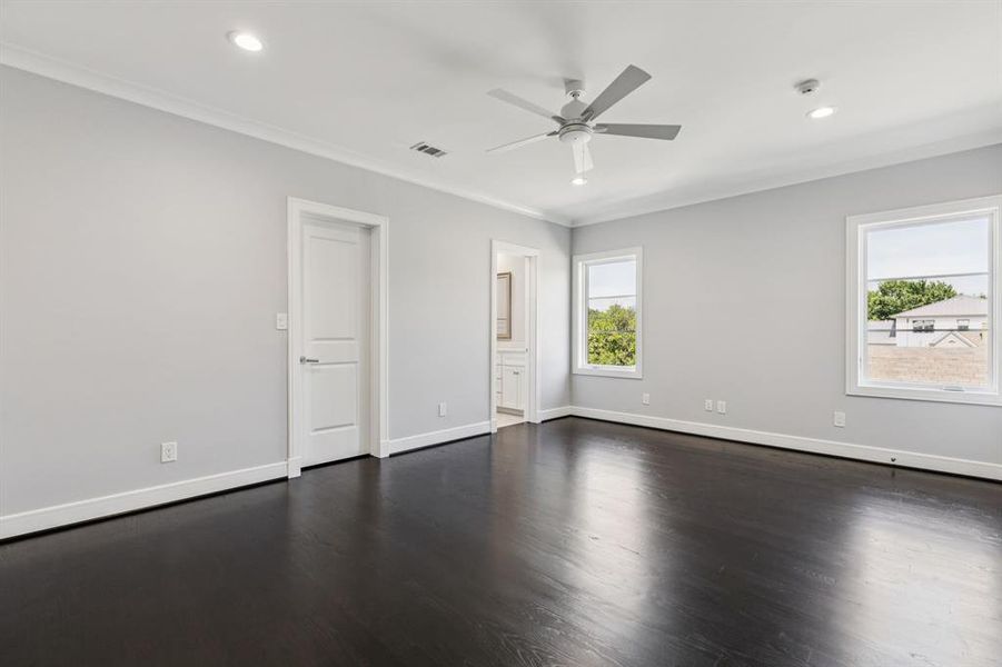 3rd floor bedroom with ensuite bath 3rd floor bedroom with ensuite bath