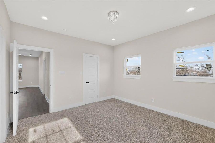Spacious, unfurnished interior of a new home in , Kaufman (Image 21).