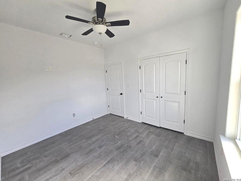 Spacious, unfurnished interior of a new home in , Natalia (Image 10).