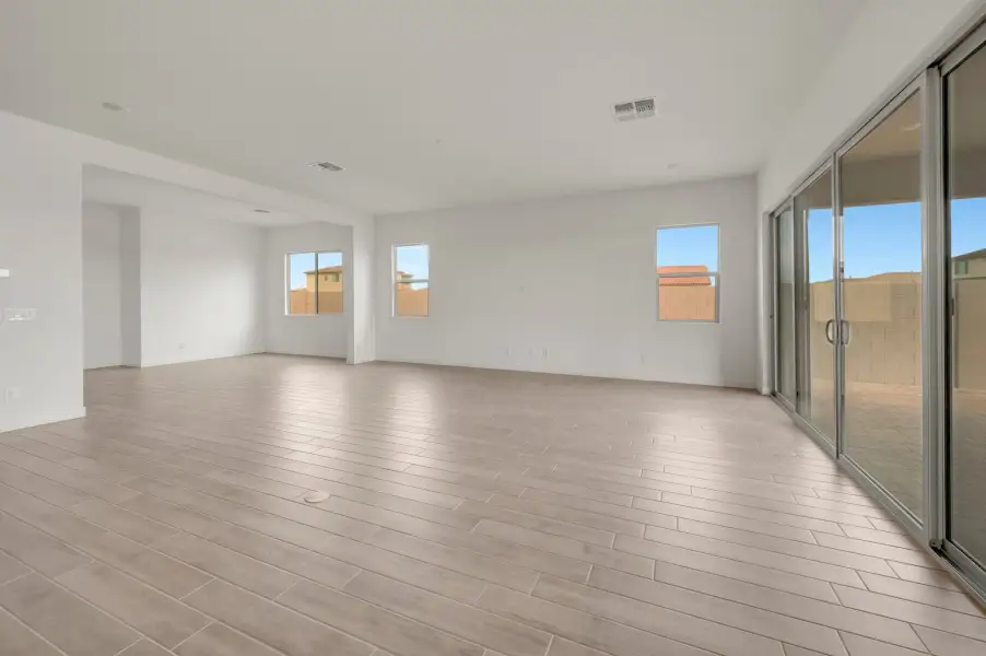 Spacious, unfurnished interior of a new home in Soleo, San Tan Valley (Image 22).