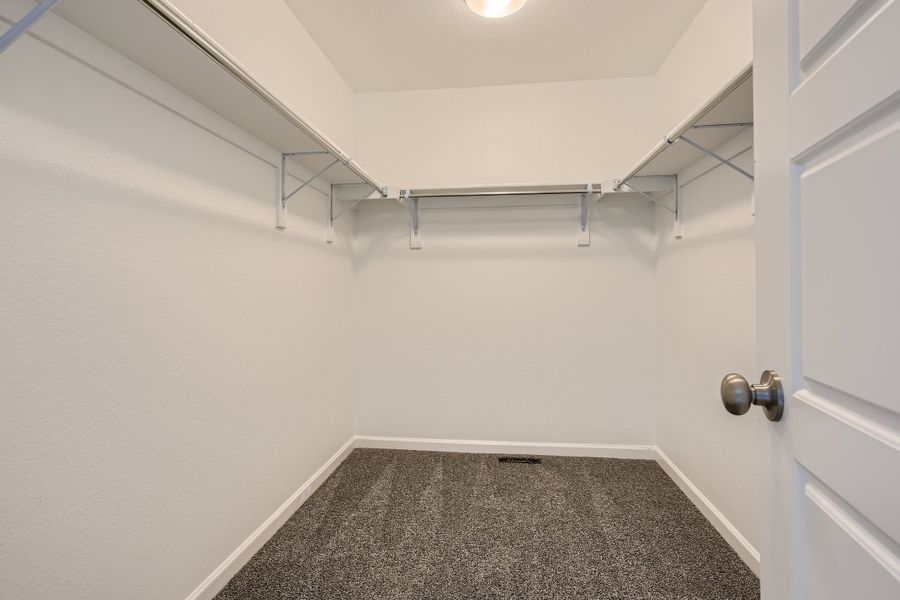 Spacious, unfurnished interior of a new home in The Aurora Highlands, Aurora (Image 25).