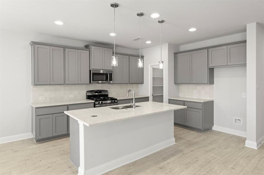 07. 2902 Hanscom - Kitchen (2)