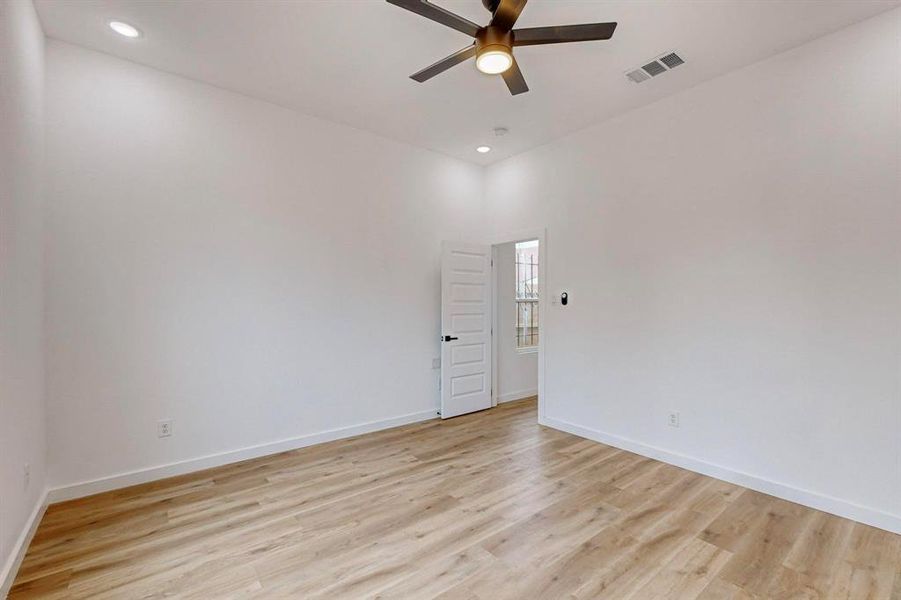 Spacious, unfurnished interior of a new home in , Dallas (Image 19).