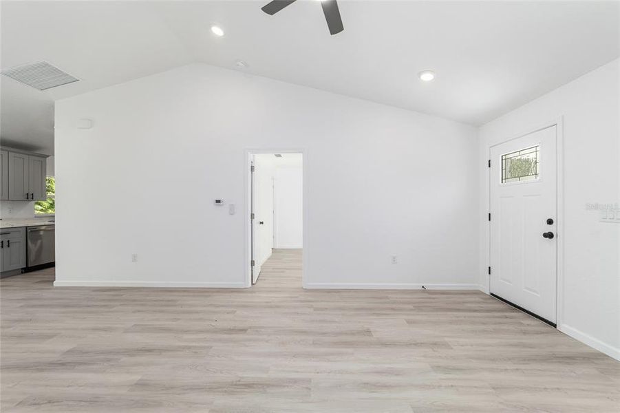 Spacious, unfurnished interior of a new home in , Ocala (Image 33).