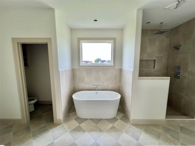 Spacious, unfurnished interior of a new home in , Angleton (Image 43).